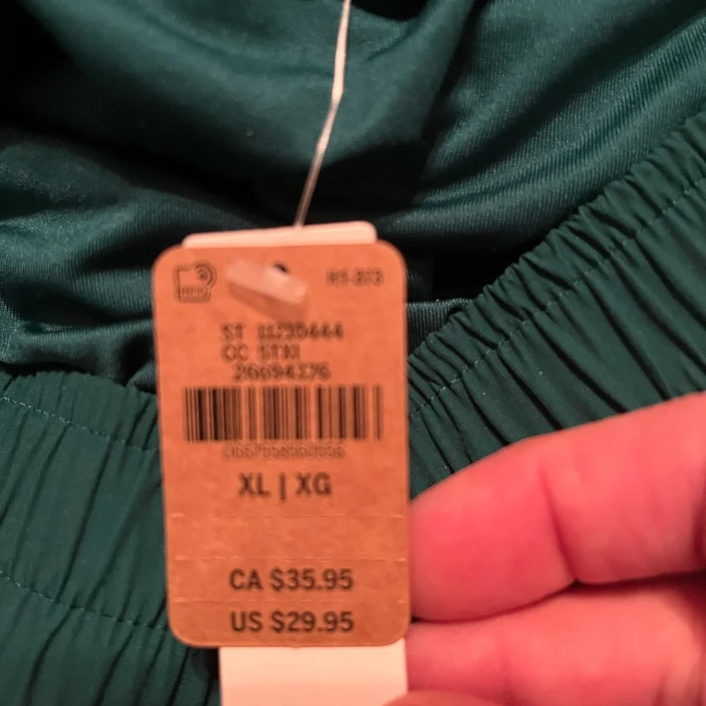 SOLD - NWT PINK Victoria’s Secret running shorts size xl - Picture 5 of 5